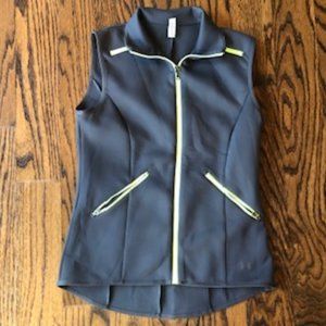 Under Armour Women's fitted vest M final sale